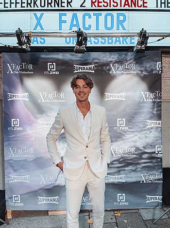 Der 24-jährige Wahlmünchner 2021 bei der Kinopremiere der neuen Folgen der RTL2 Serie „X Factor“ (©Foto: privat)